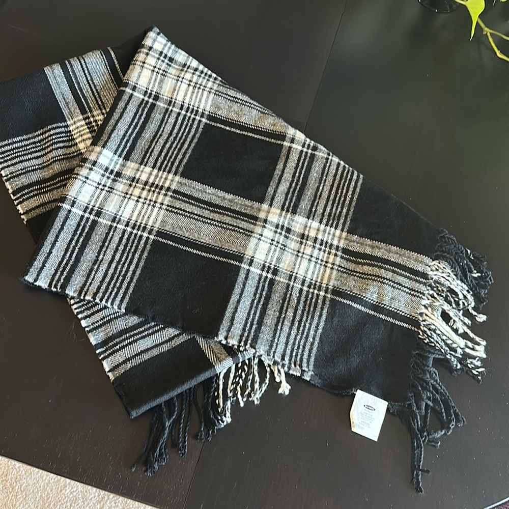 Black and white plaid scarf